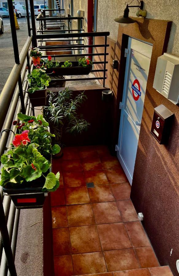 Underground Apartment Bratislava-Nivy Экстерьер фото