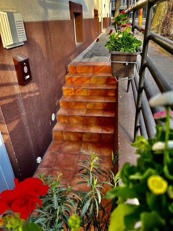 Underground Apartment Bratislava-Nivy Экстерьер фото